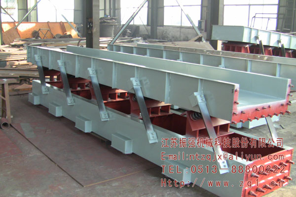 慣性振動(dòng)熱料輸送機(jī)：可靠的長距離高溫物料輸送設(shè)備